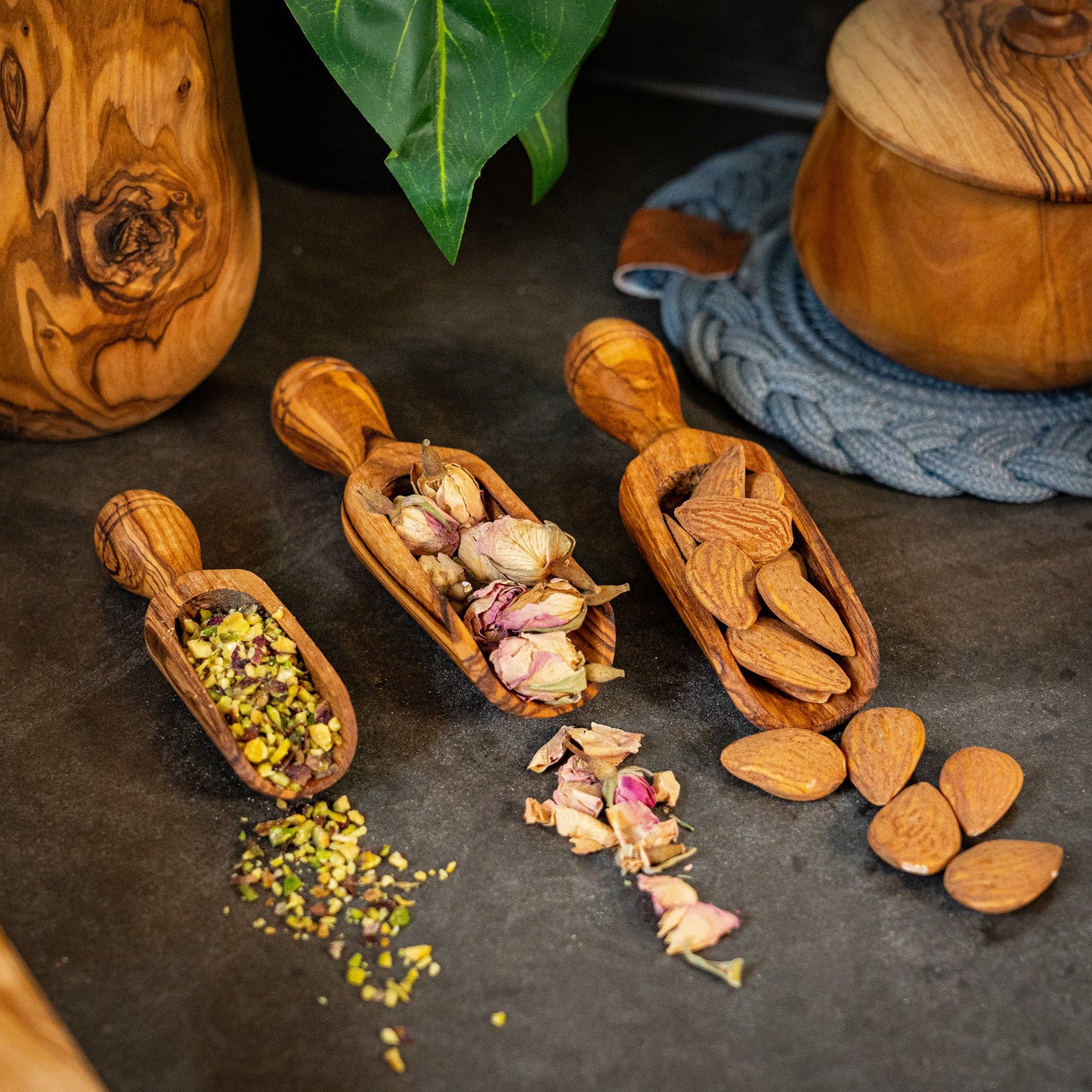 Olive Wood Kitchen Pack - 5 Pieces + Jasmin Basket Bag