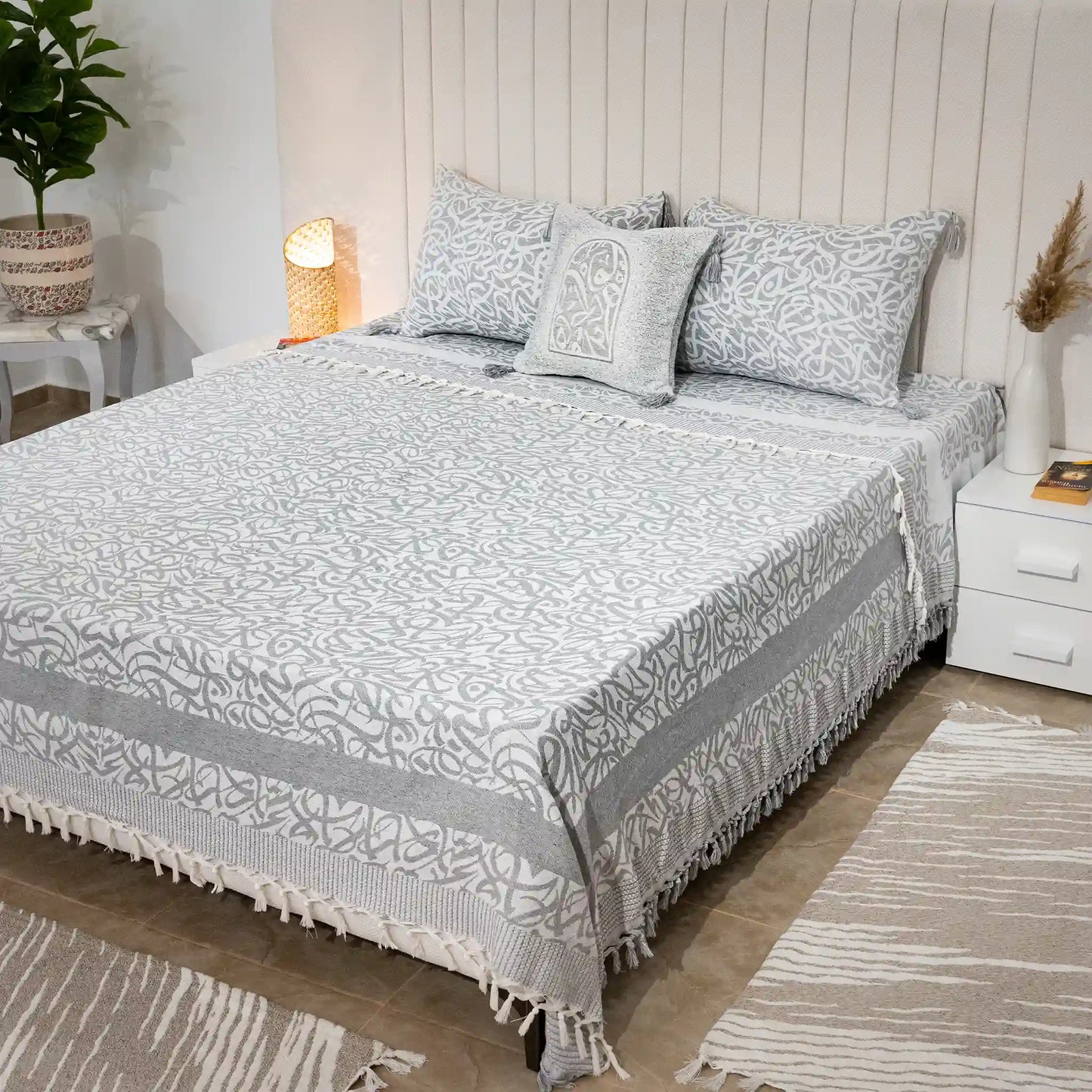 Luxury Calligraphy Design Bedding Set with 3 pillow Covers - 100% cotton - high quality