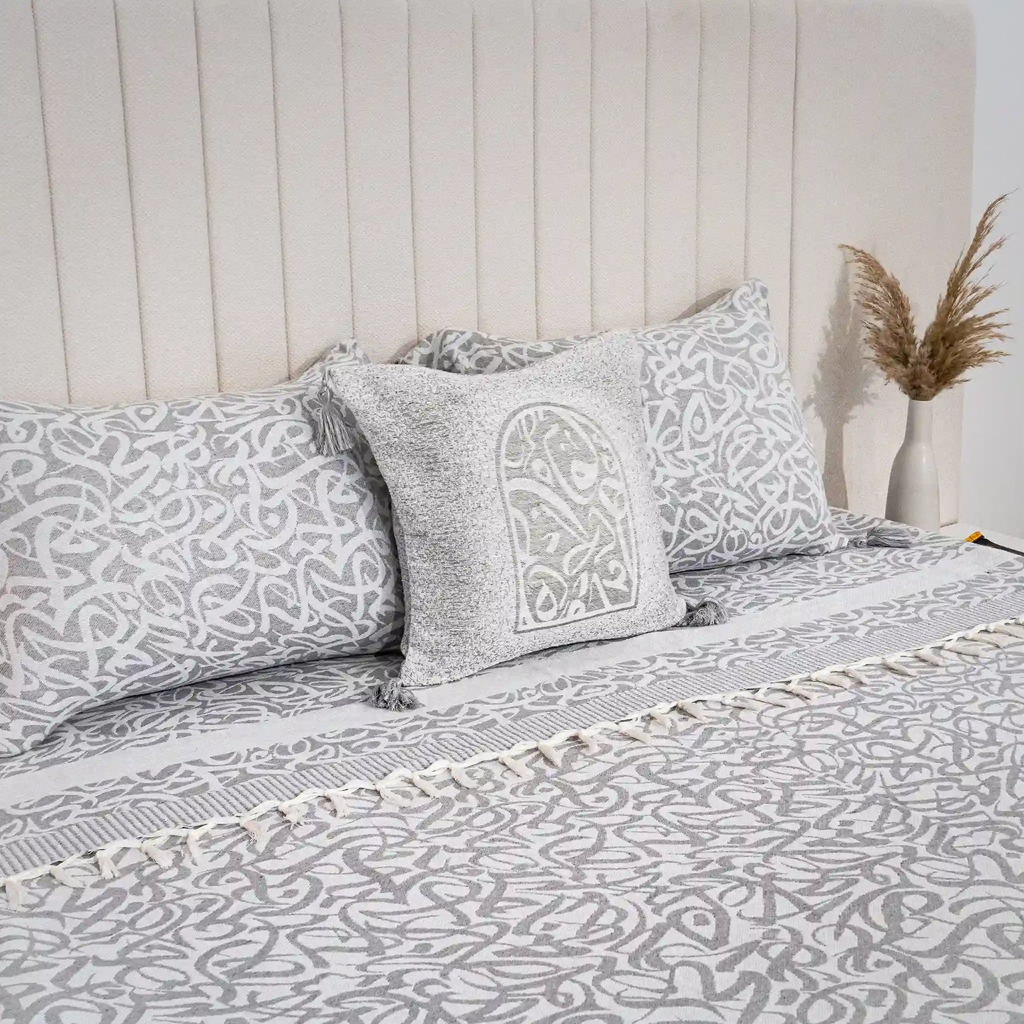 Luxury Calligraphy Design Bedding Set with 3 pillow Covers - 100% cotton - high quality