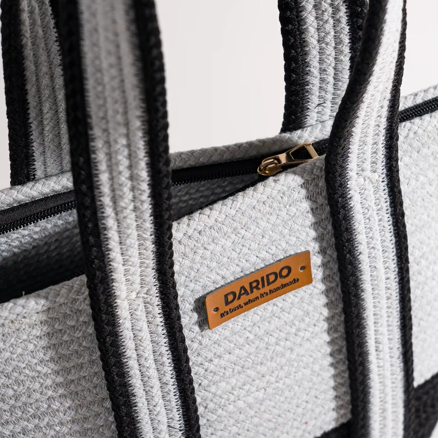 Elegant Handwoven Handbag – Artisanal Braided Design by Darido