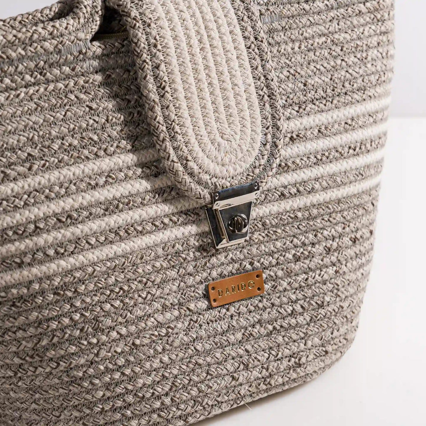 Elegant Handwoven Handbag – Artisanal Braided Design by Darido