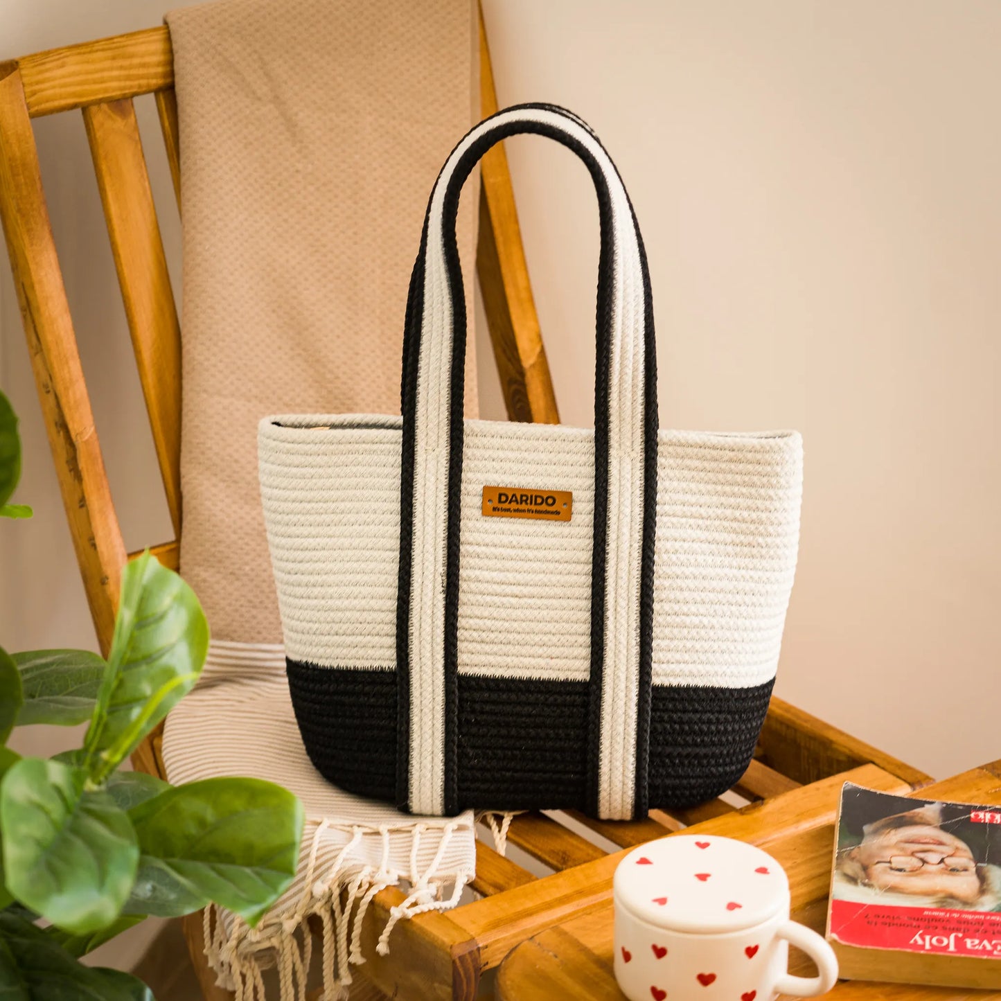 Elegant Handwoven Handbag – Artisanal Braided Design by Darido