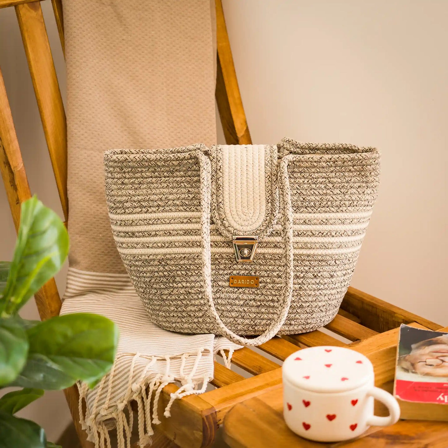 Elegant Handwoven Handbag – Artisanal Braided Design by Darido