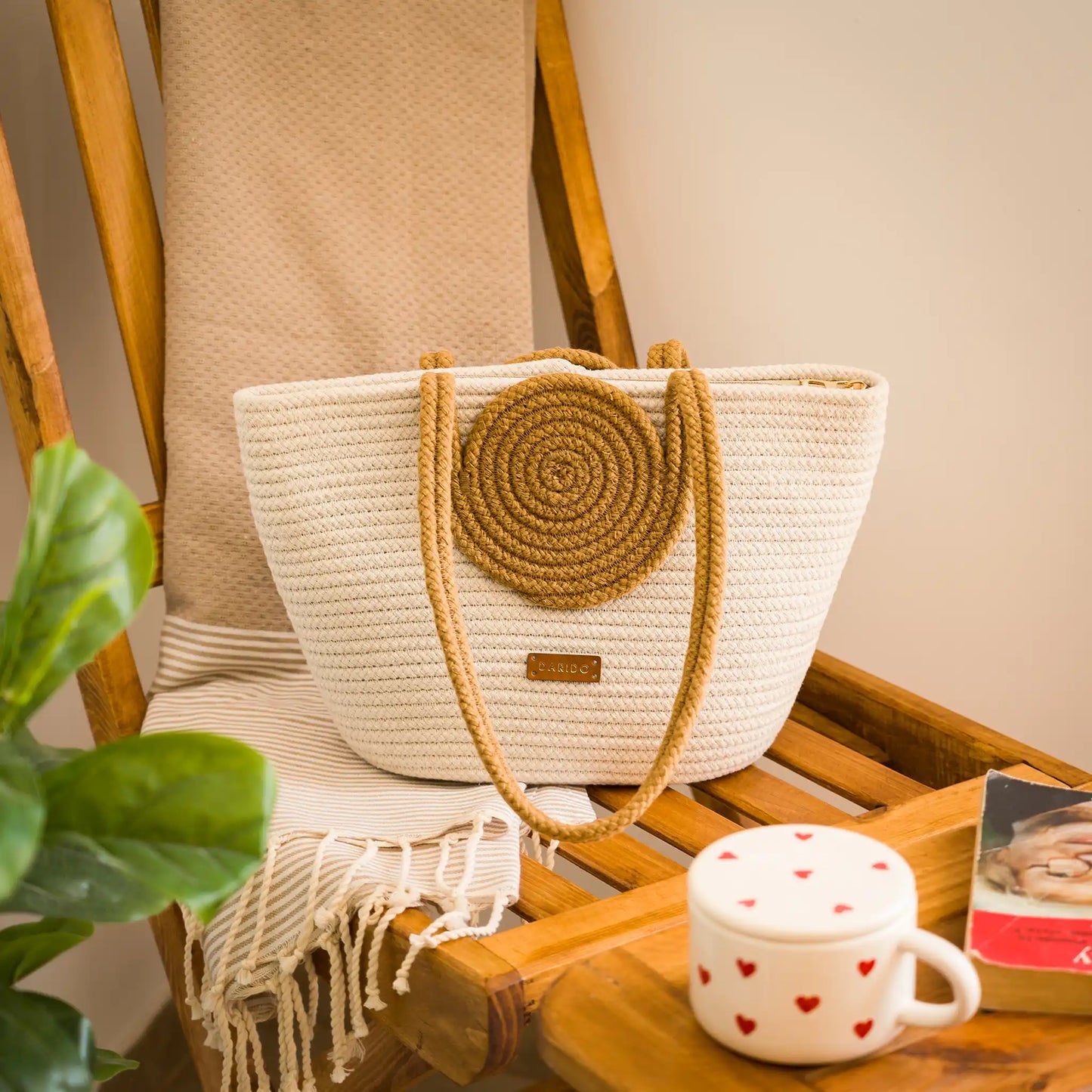 Elegant Handwoven Handbag – Artisanal Braided Design by Darido