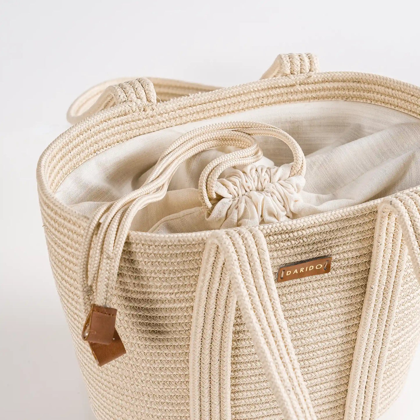 Elegant Handwoven Handbag – Artisanal Braided Design by Darido