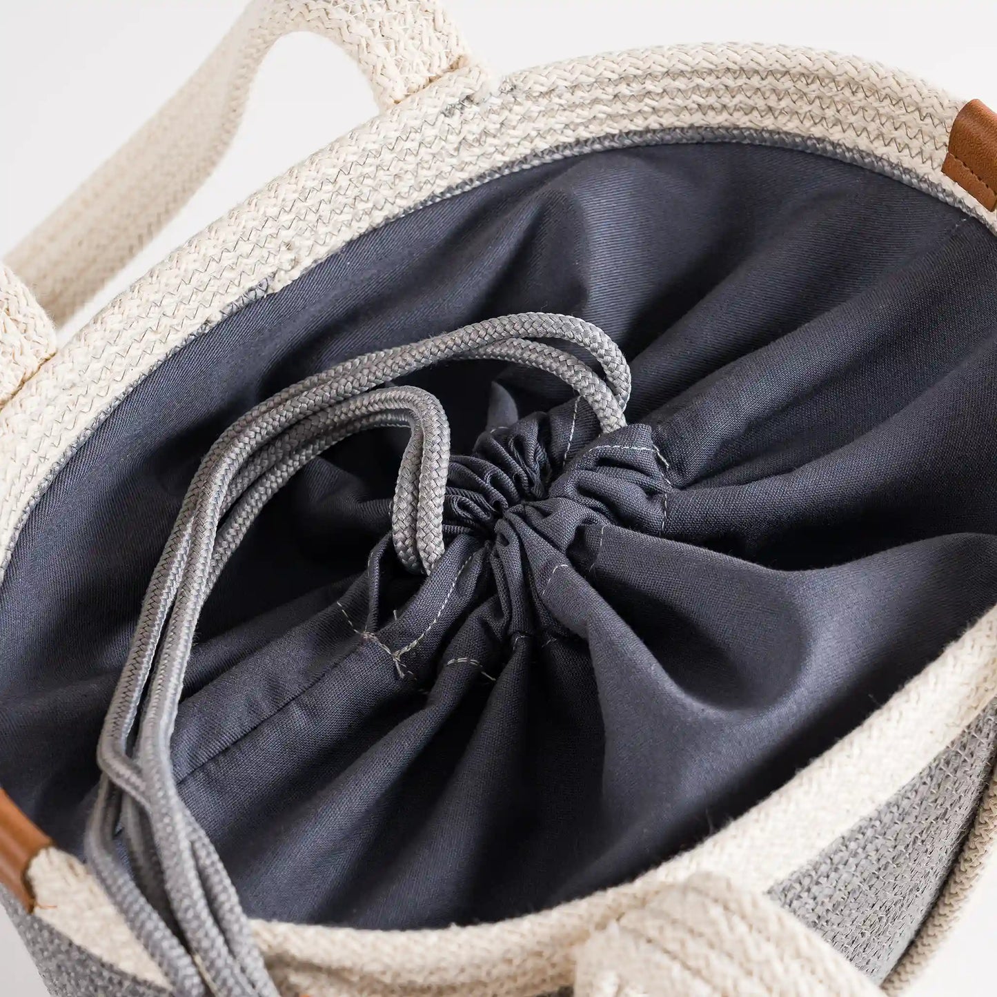 Elegant Handwoven Handbag – Artisanal Braided Design by Darido