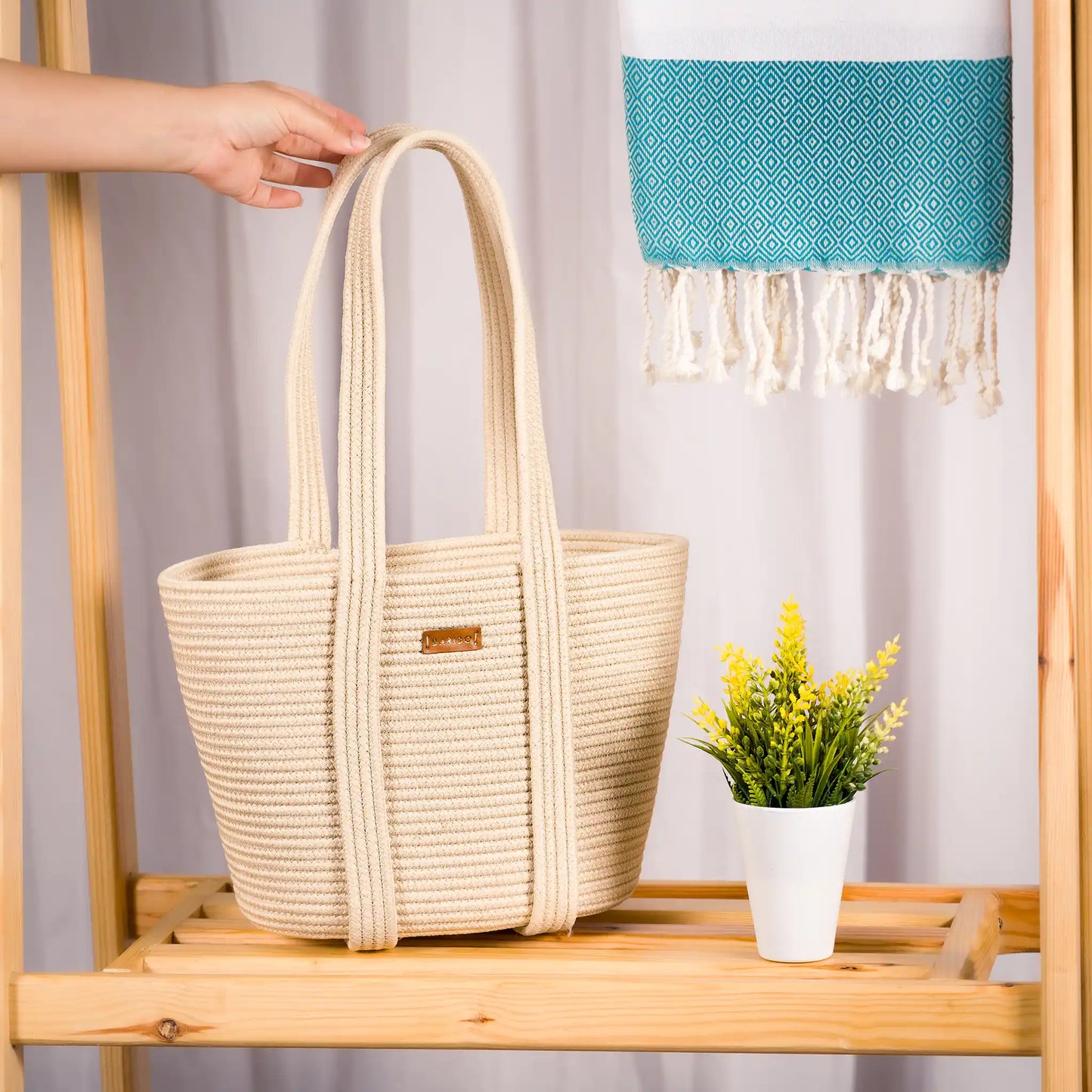 Elegant Handwoven Handbag – Artisanal Braided Design by Darido