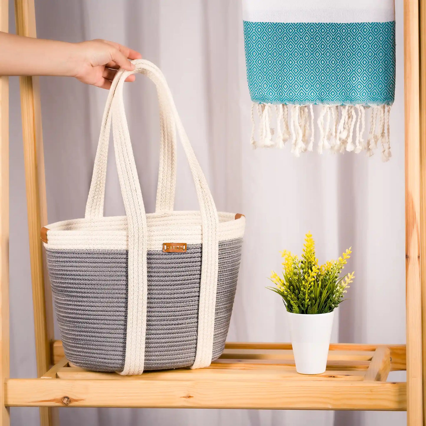 Elegant Handwoven Handbag – Artisanal Braided Design by Darido