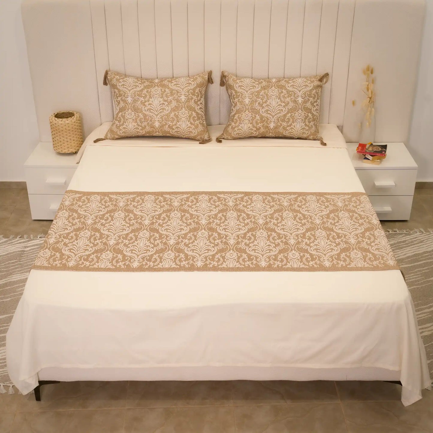 Luxurious Baroque Bed Runner Set with 2 Cushion Covers - High quality