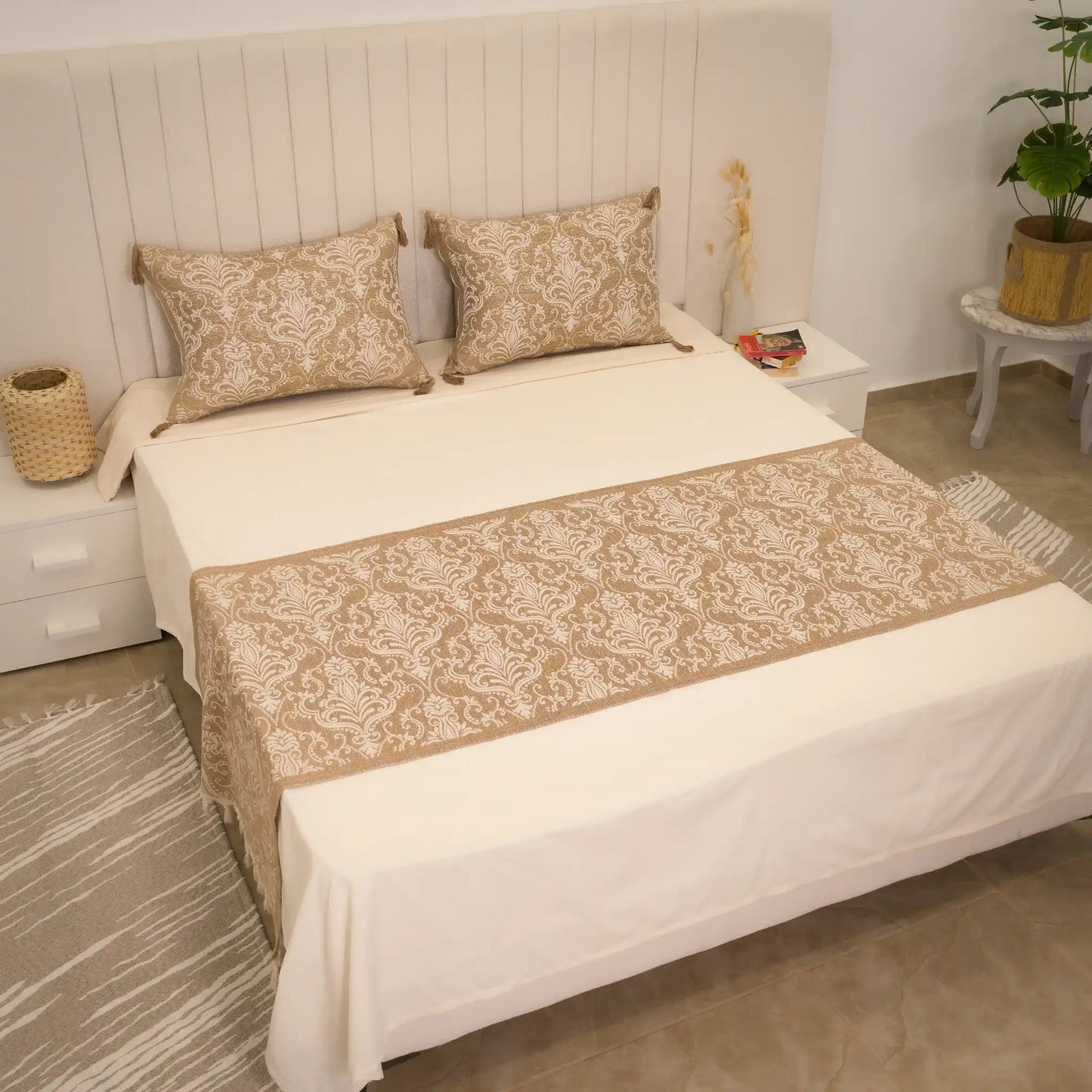 Luxurious Baroque Bed Runner Set with 2 Cushion Covers - High quality