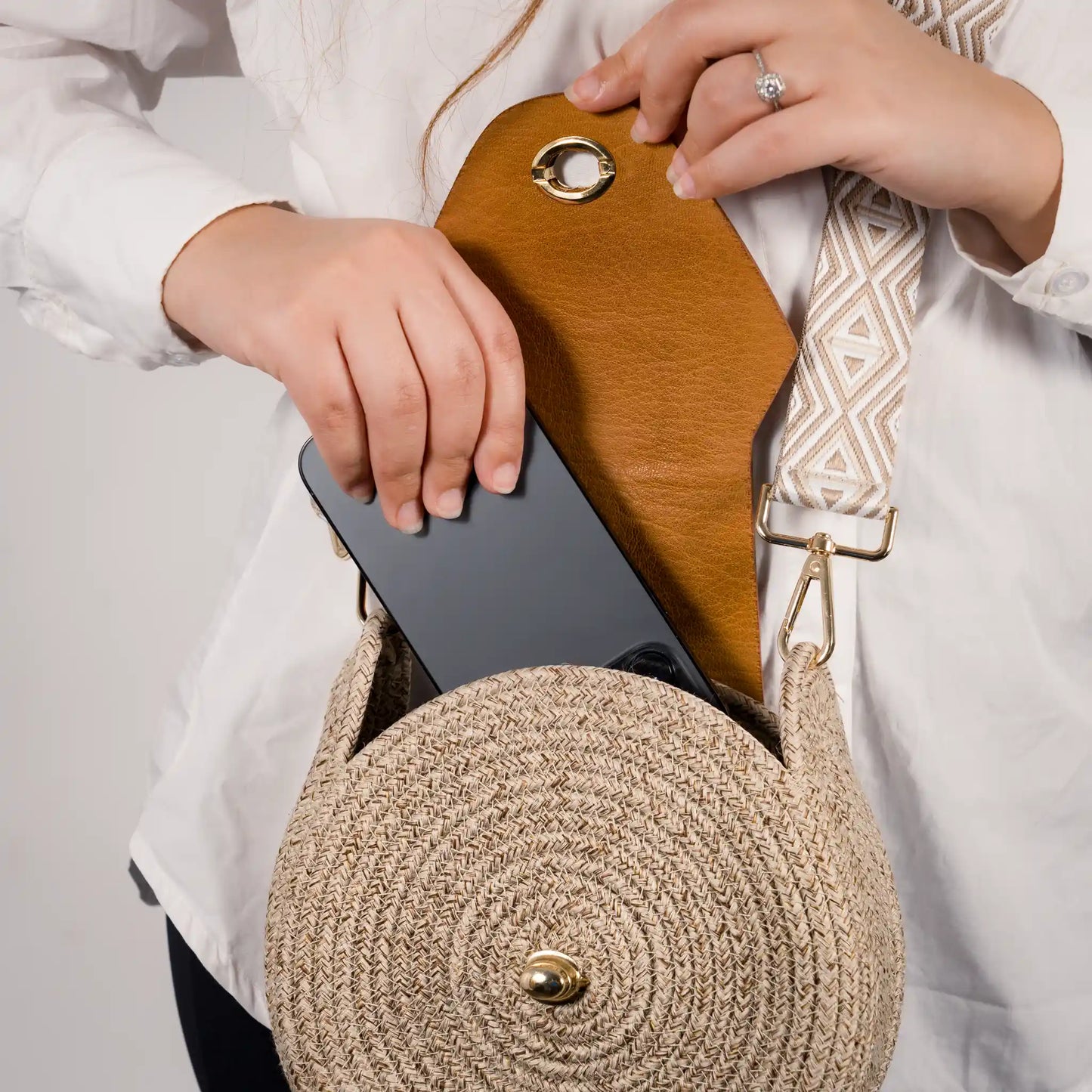 Blana & Amla Round Handbag – Handmade Elegance in Natural Fibers