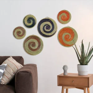 living_room_1x1_28ef1a99-b98e-4893-a44a-1b151f3dfad9 مجموعة من 6 أقراص حائطية زخرفية. مصنوعة يدوياً من الحلفاء التونسية